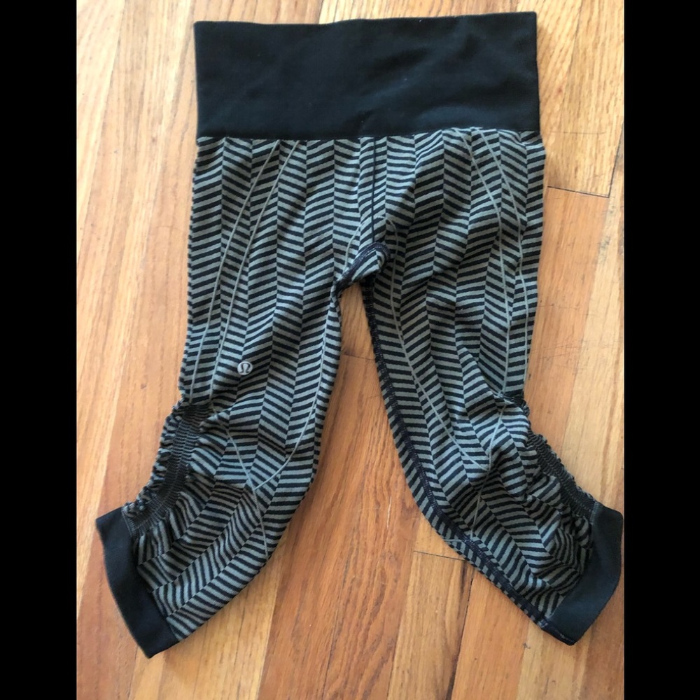 Lululemon cropped spandex yoga pants